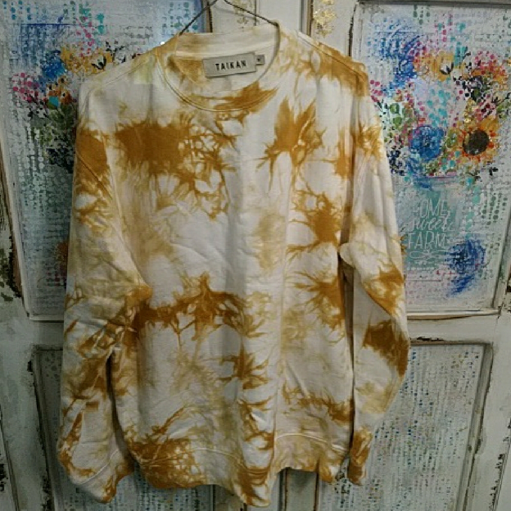 Taikan Men's Tie-Dye sweat suit in Gold and White.